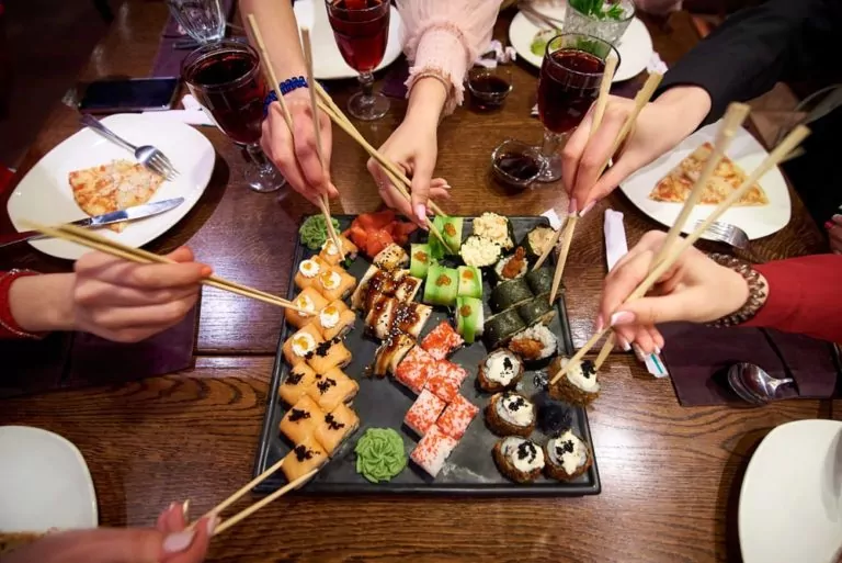 sushilover hoeveel sushi voor 3 of 4 personen.webp